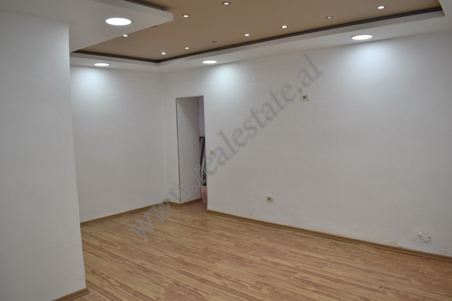 Espaço de escritório para alugar perto da rua mine peza em Tirana, albânia (2)