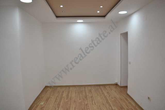 Espaço de escritório para alugar perto da rua mine peza em Tirana, albânia (3)