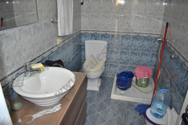 Espaço de escritório para alugar perto da rua mine peza em Tirana, albânia (7)