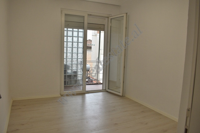 Apartament me dy dhoma gjumi për shitje në zonën 21 dhjetori në Tiranë, shqipëri (2)
