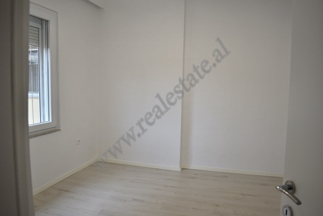 Apartament me dy dhoma gjumi për shitje në zonën 21 dhjetori në Tiranë, shqipëri (3)