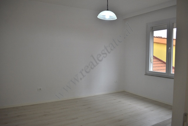Apartament me dy dhoma gjumi për shitje në zonën 21 dhjetori në Tiranë, shqipëri (4)