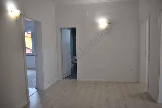 Apartament me dy dhoma gjumi për shitje në zonën 21 dhjetori në Tiranë, shqipëri (5)