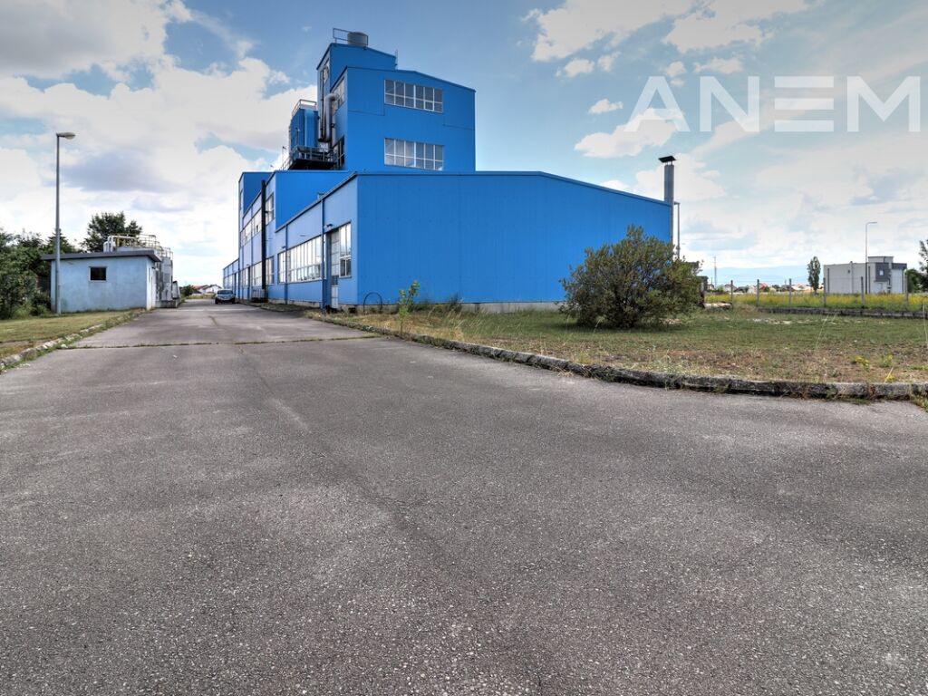 Propriedade e negócio à venda 3500m² em Lipjan