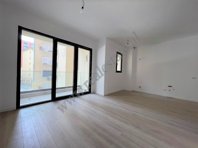 Zwei-zimmer-wohnung zum verkauf in der kosovaret-straße, Tirana, albanien (2)