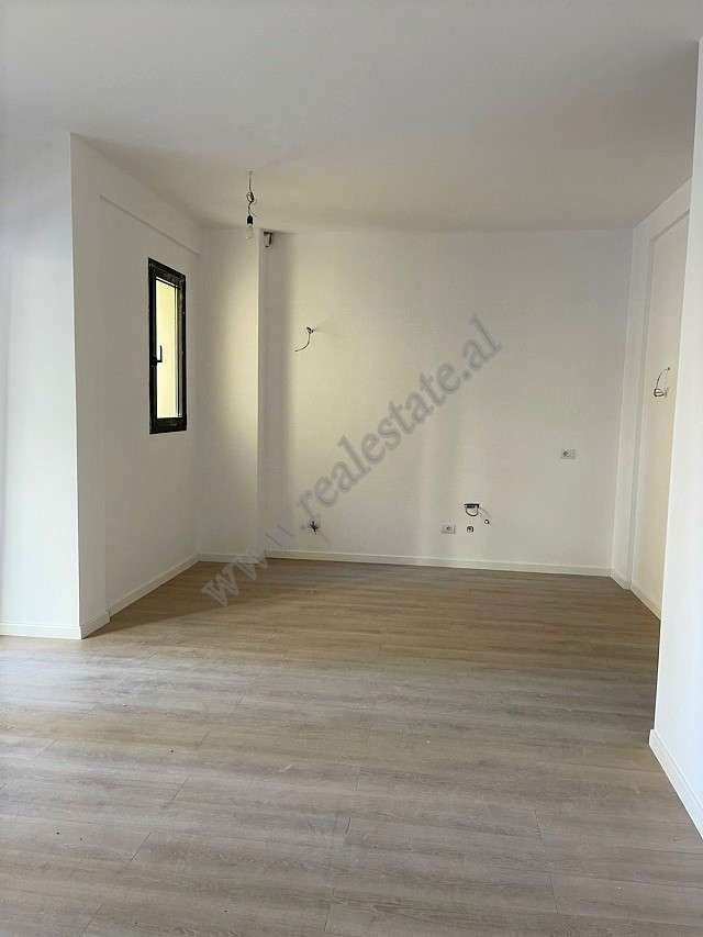 Zwei-zimmer-wohnung zum verkauf in der kosovaret-straße, Tirana, albanien (3)