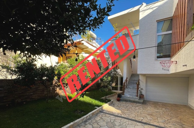 Villa à deux étages à louer près de la rue Elbasan à Tirana, albanie