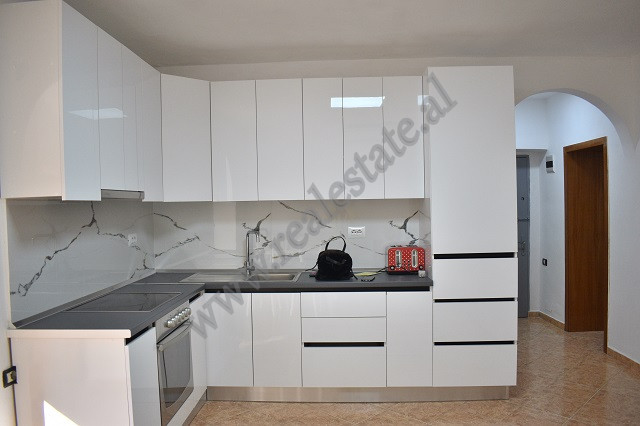 Zwei-zimmer-wohnung zur miete in der durresi-straße, in Tirana, albanien (3)