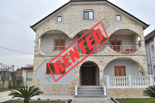 Dreistöckige villa zur miete im gebiet fushe-mezez in Tirana, albanien