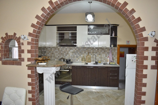 Dreistöckige villa zur miete im gebiet fushe-mezez in Tirana, albanien (5)