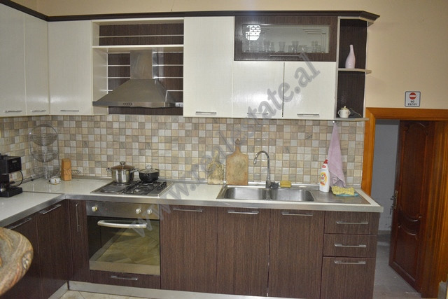 Dreistöckige villa zur miete im gebiet fushe-mezez in Tirana, albanien (6)