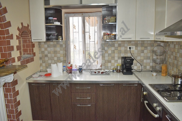 Dreistöckige villa zur miete im gebiet fushe-mezez in Tirana, albanien (7)