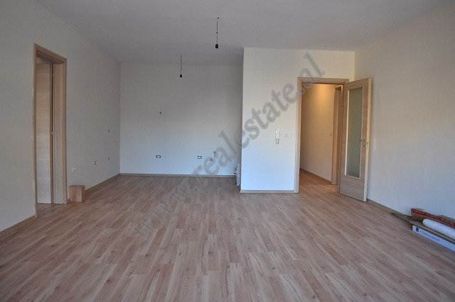 Appartement de deux chambres à vendre dans la rue Ali Demi à Tirana, albanie (2)