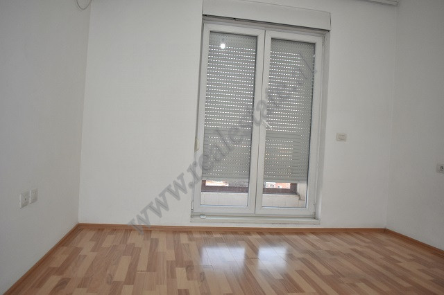 Spazio ufficio in affitto in via artan lenja, Tirana, albania (4)