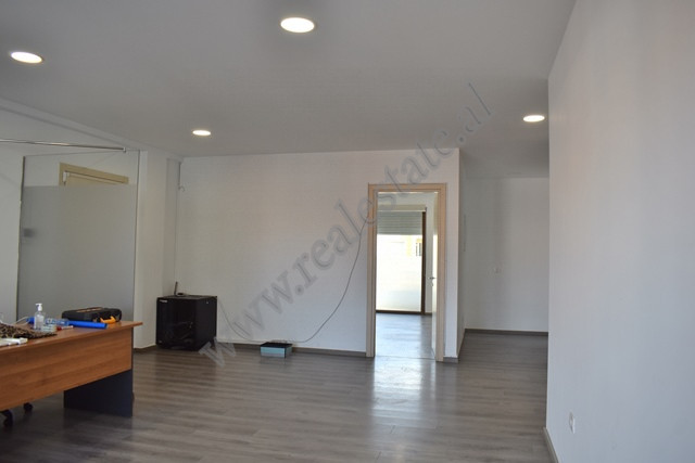 Espacio de oficina en alquiler cerca del complejo delijorgji en Tirana, albania (2)