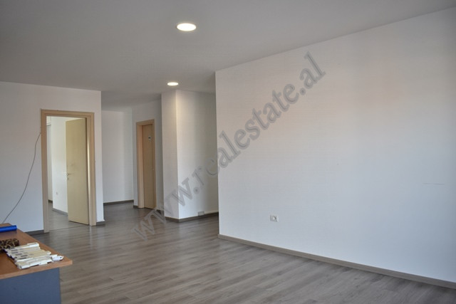 Espacio de oficina en alquiler cerca del complejo delijorgji en Tirana, albania (3)