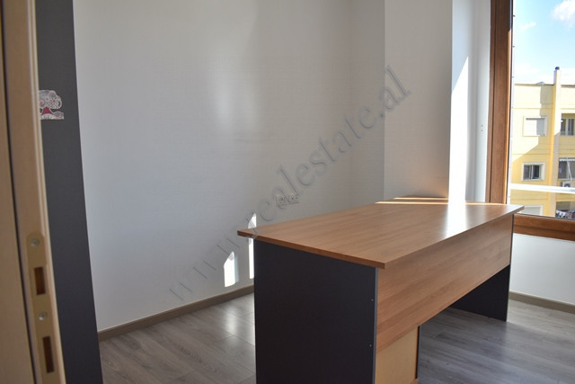 Espacio de oficina en alquiler cerca del complejo delijorgji en Tirana, albania (8)