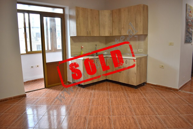 Apartament me dy dhoma gjumi për shitje pranë fakultetit të drejtësisë në Tiranë, shqipëri
