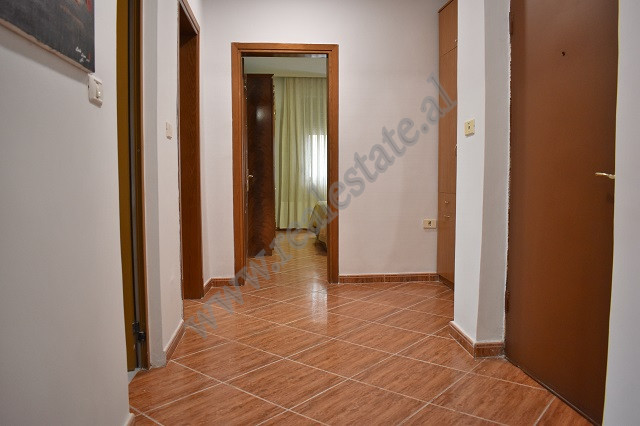 Apartament me dy dhoma gjumi për shitje pranë fakultetit të drejtësisë në Tiranë, shqipëri (8)