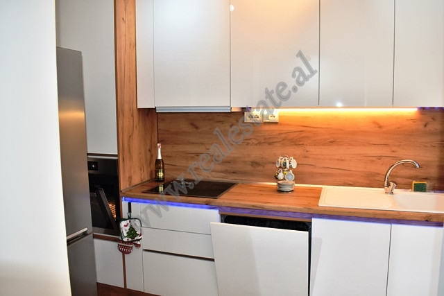 Zwei-zimmer-wohnung zum verkauf in der nähe der durres-straße in Tirana, albanien (5)