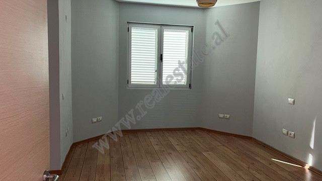 Three storey villa for sale near liqeni i thate in Tirana, albania. (8)