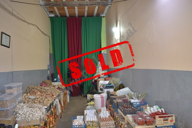 Espacio comercial en venta en la calle dibra en Tirana