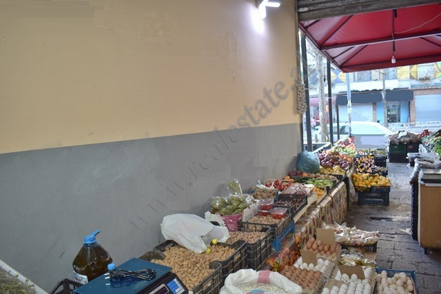 Espacio comercial en venta en la calle dibra en Tirana (3)
