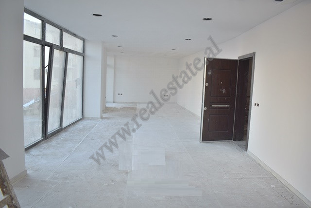 Espaço de escritório para alugar na rua dibra em Tirana, albânia