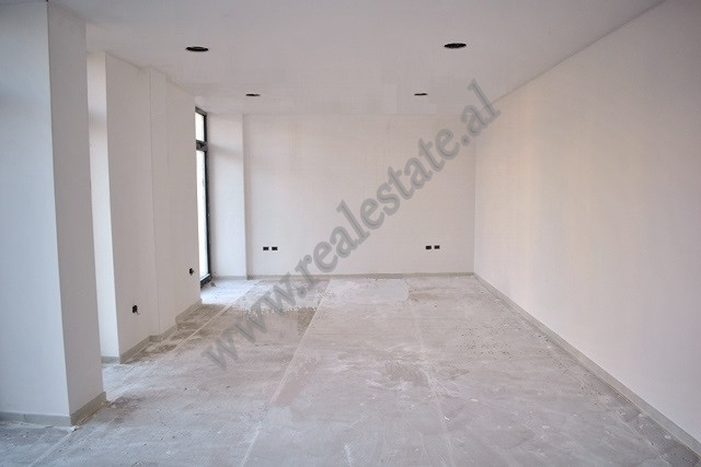 Espaço de escritório para alugar na rua dibra em Tirana, albânia (2)