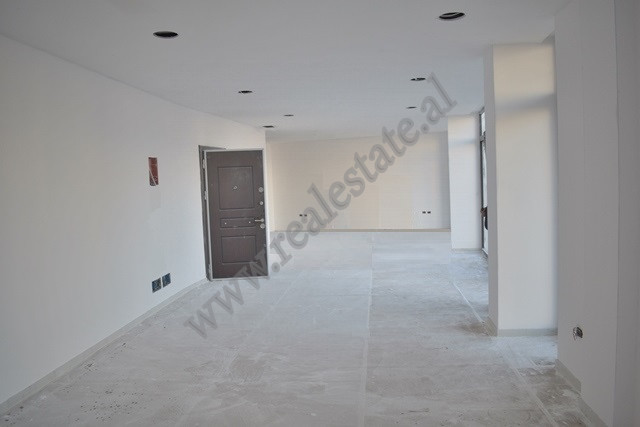 Espaço de escritório para alugar na rua dibra em Tirana, albânia (3)