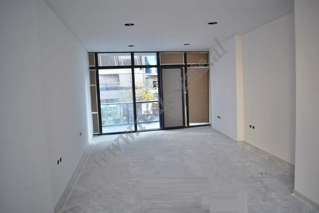 Espaço de escritório para alugar na rua dibra em Tirana, albânia (4)