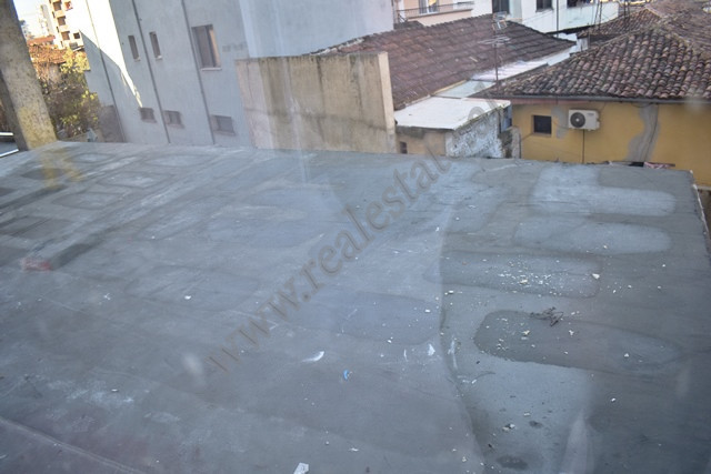 Espaço de escritório para alugar na rua dibra em Tirana, albânia (5)