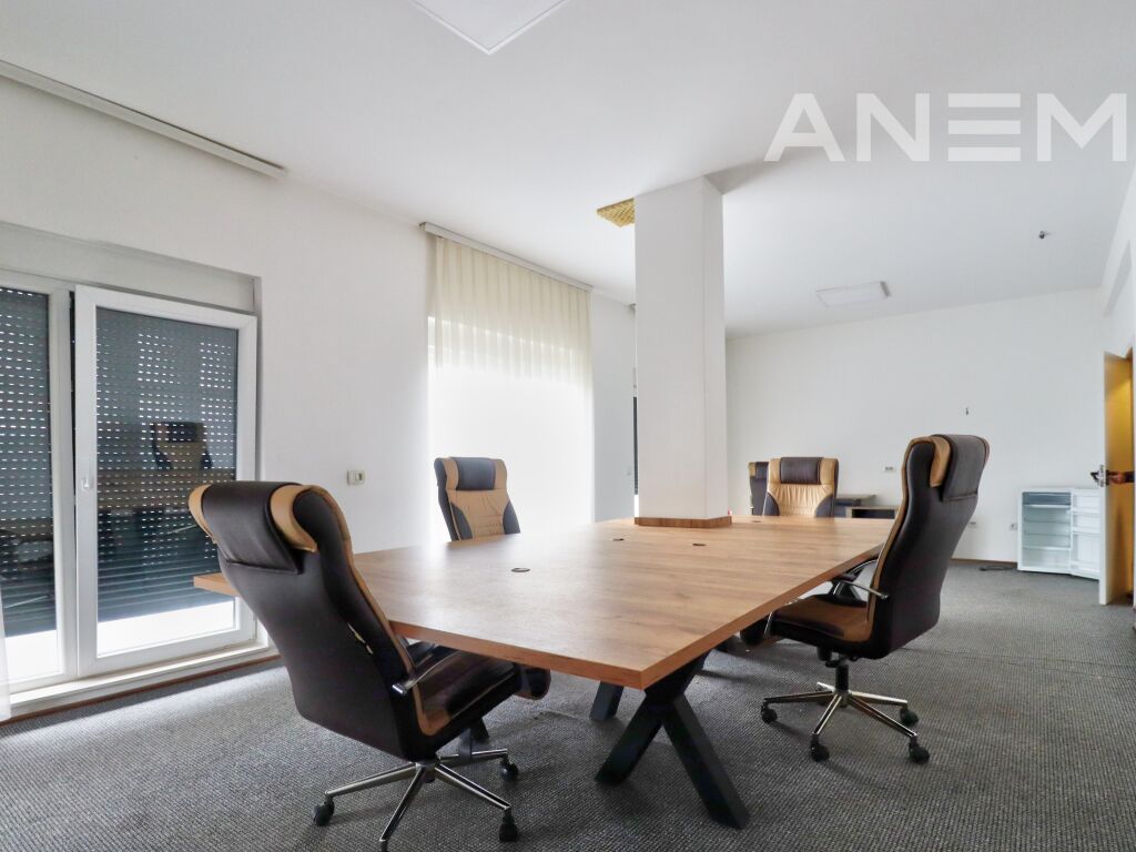 Office for rent 107m² + 145m² terrace in Veternik