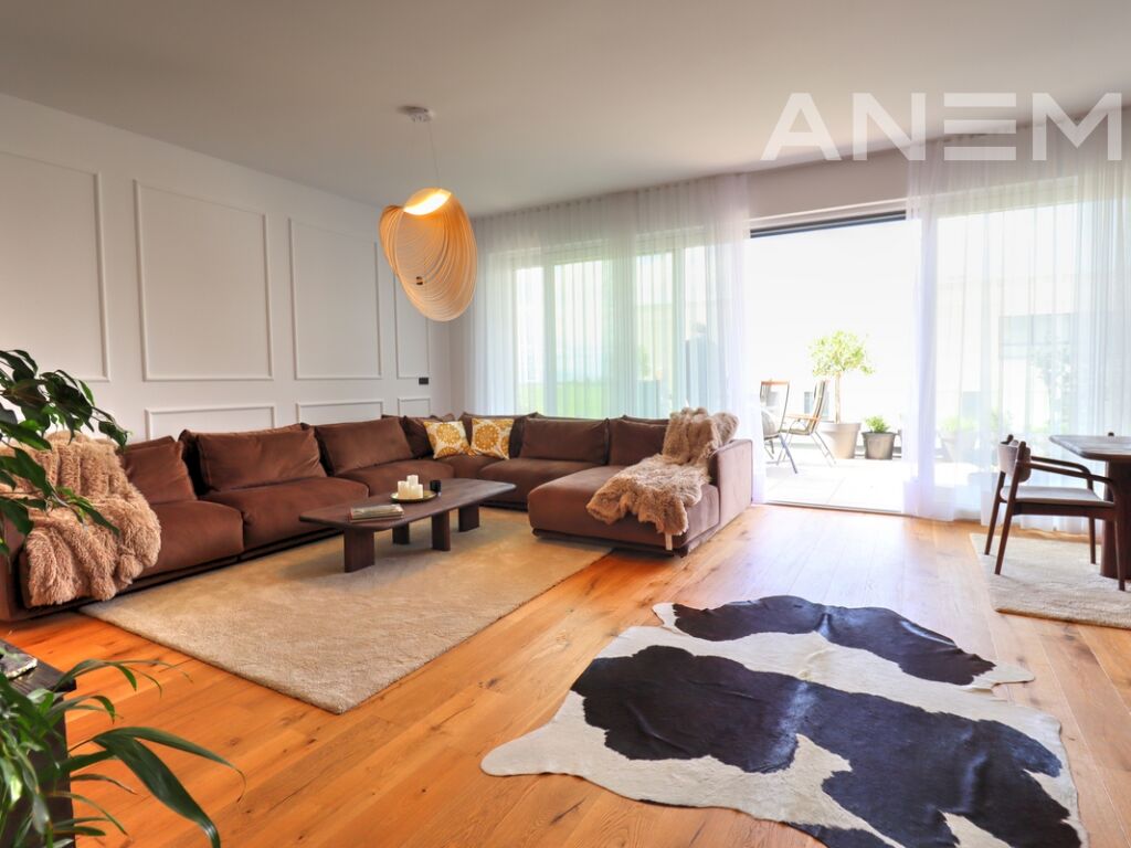 Terrasse à vendre 162 mètres carrés + 51 mètres carrés à marigona hill