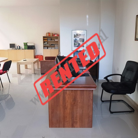 Ufficio in affitto nella zona di xhamllik a Tirana, albania