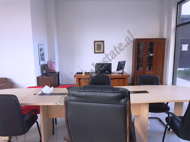 Ufficio in affitto nella zona di xhamllik a Tirana, albania (3)