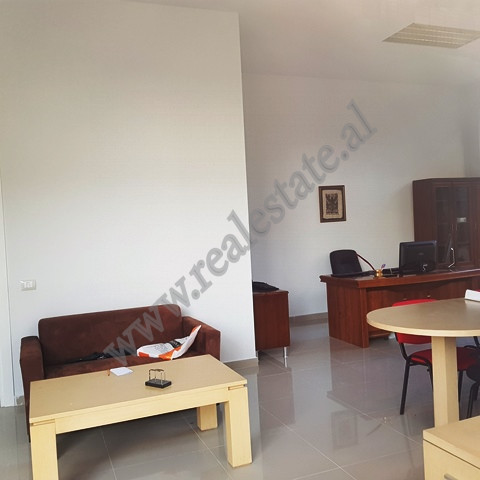 Ufficio in affitto nella zona di xhamllik a Tirana, albania (4)