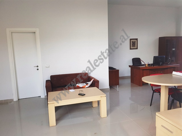 Ufficio in affitto nella zona di xhamllik a Tirana, albania (5)