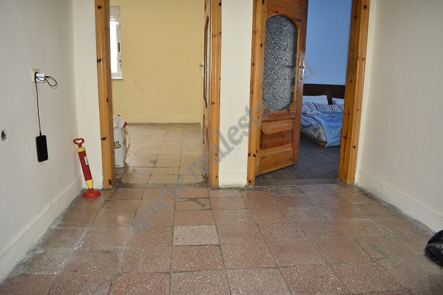 Zweizimmerwohnung zum verkauf in der nähe der ferit xhajko-straße, in Tirana (2)