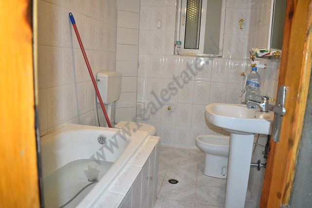 Zweizimmerwohnung zum verkauf in der nähe der ferit xhajko-straße, in Tirana (8)