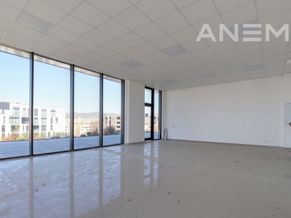 Local commercial à louer 71m² dans le quartier Veternik
