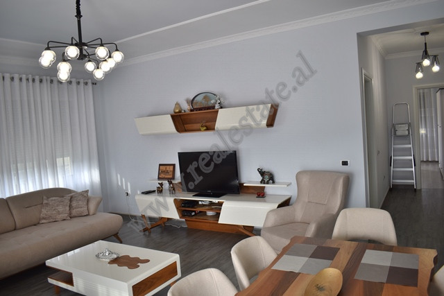 Apartamento de três quartos para alugar perto do zoo park em Tirana (2)