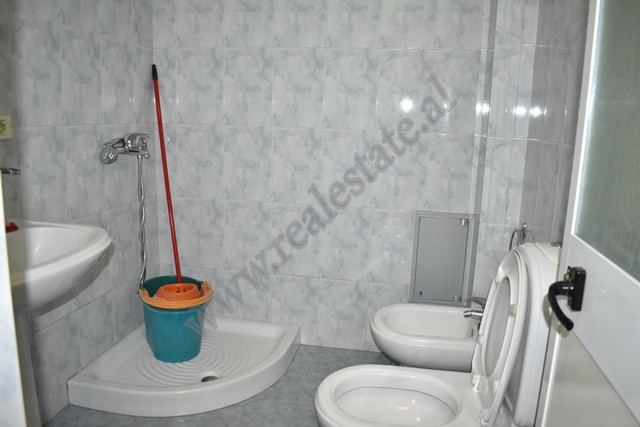 Espace de bureau à louer dans le quartier myslym shyri à Tirana, albanie (8)