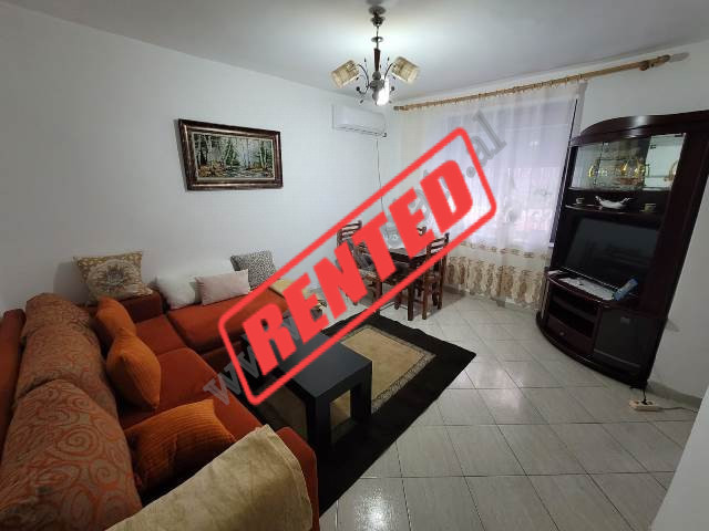 Apartament me dy dhoma gjumi për qira pranë liqenit artificial në Tiranë, shqipëri