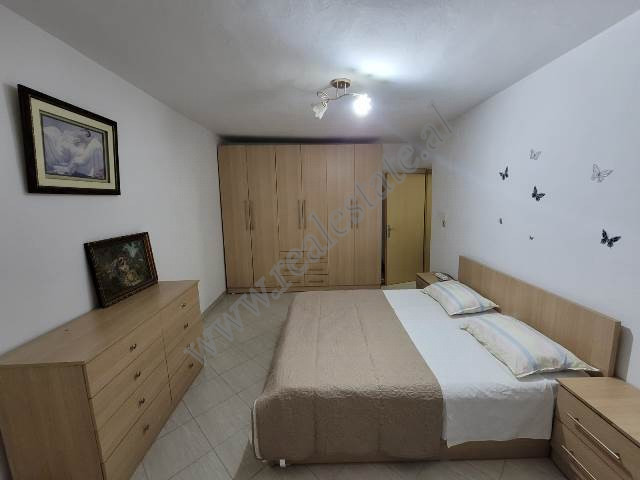 Apartament me dy dhoma gjumi për qira pranë liqenit artificial në Tiranë, shqipëri (3)