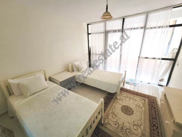 Apartament me dy dhoma gjumi për qira pranë liqenit artificial në Tiranë, shqipëri (5)