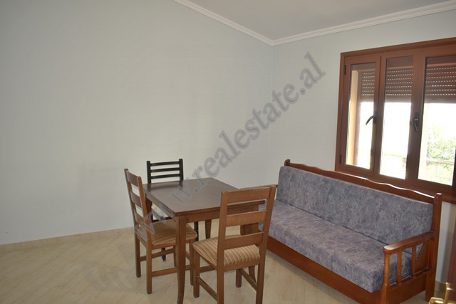 Drei-geschossige villa zum verkauf in der nähe der Elbasan-straße in Tirana