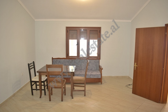 Drei-geschossige villa zum verkauf in der nähe der Elbasan-straße in Tirana