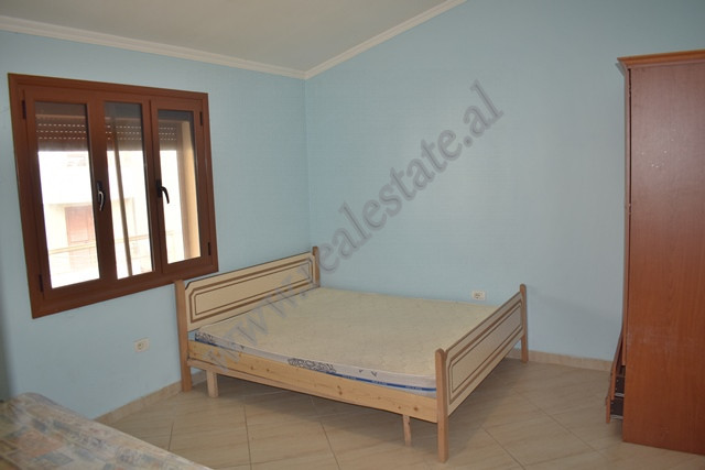 Drei-geschossige villa zum verkauf in der nähe der Elbasan-straße in Tirana