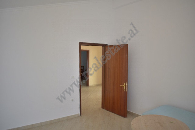 Drei-geschossige villa zum verkauf in der nähe der Elbasan-straße in Tirana